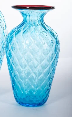 Officine di Murano 1295 1950 Piccolo vaso Balloton azzurro con bordo bordeaux> Vasi Da Fiori