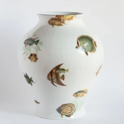 Grand Tour by Vito Nesta Amami Amphora Vaso in porcellana con pesci tropicali H27Cm><noscript><img width=