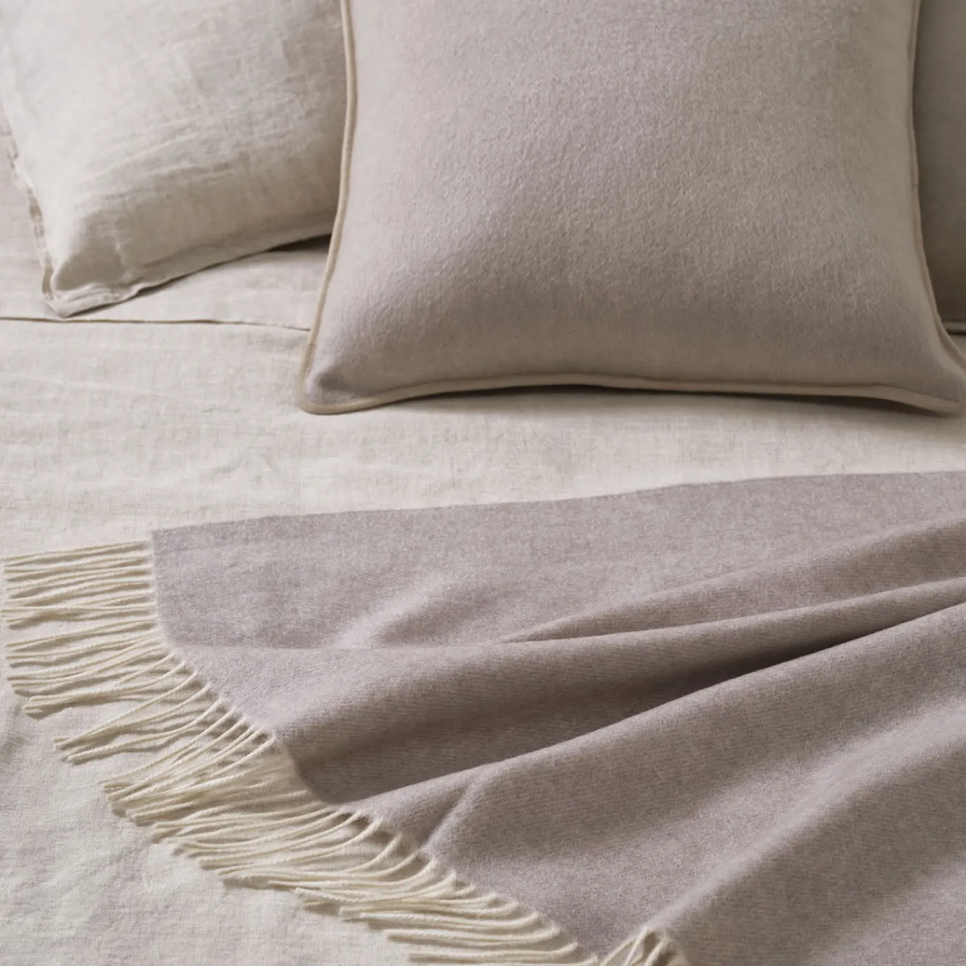 Masserano Cashmere Biella60 Coperta grigio tortora> Coperte