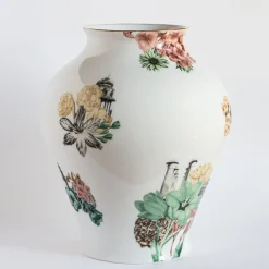 Grand Tour by Vito Nesta Cairo Vaso in porcellana ad anfora con fiori e architetture H27Cm><noscript><img width=