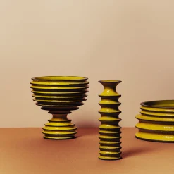 Bitossi Ceramiche Calice Revolver giallo e marrone di Christoph Radl><noscript><img width=