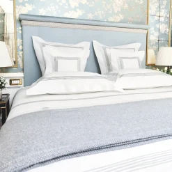 Verderoccia Camicie da letto Boudoir bianco e grigio chiaro di Four Generations><noscript><img width=