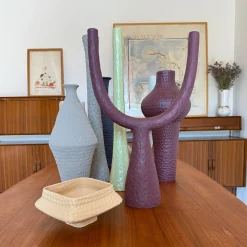 Ceramica Gatti 1928 Candelabro Delta in Ceramica Borgogna Opaco><noscript><img width=