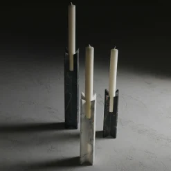 Kreoo Candeliere Trinity L in marmo nero e oro><noscript><img width=