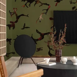 MaVoix Carta da Parati Find Me In The Dark Verde Militare di Magnus Gjoen> Carte Da Parati