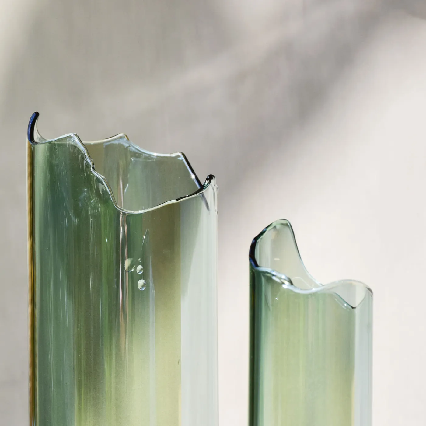 Coki Catharsis Vaso scultoreo in vetro salvia #1> Vasi Da Fiori