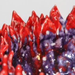 L'Avventurina Ceramiche Centrotavola decorativo in ceramica rosso e viola Acantha> Centrotavola