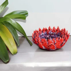 L'Avventurina Ceramiche Centrotavola decorativo in ceramica rosso e viola Acantha><noscript><img width=