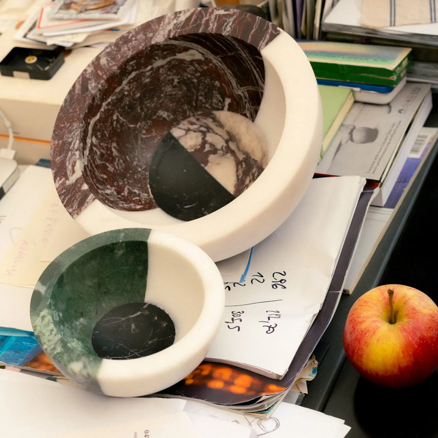 MMairo Ciotola in marmo multicolore Gae di Arthur Arbesser> Centrotavola