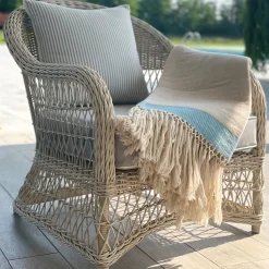 Villa Como Coperta a frange con bande blu chiaro><noscript><img width=