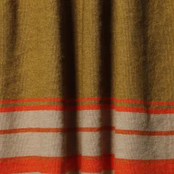 The House of Lyria Coperta Capitano in lana e lino con frange policrome><noscript><img width=