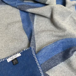 Villa Como Coperta Cornice blu e grigia><noscript><img width=