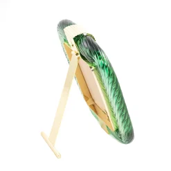 Bottega Veneziana Cornice con Struttura in Ottone Lucido e Vetro a Torciglione Verde Smeraldo><noscript><img width=