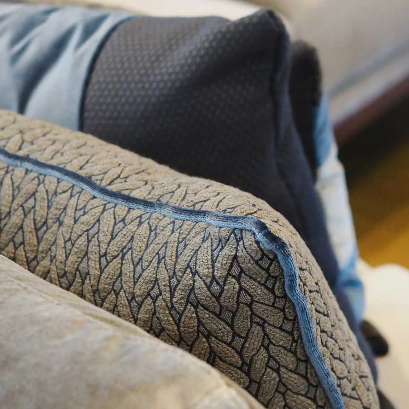 l'Opificio Cuscino a fascia Carrè Degradè in tessuto jacquard e velluto di seta> Cuscini