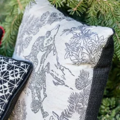 l'Opificio Cuscino Carré bianco e nero in tessuto toile de jouy jacquard><noscript><img width=