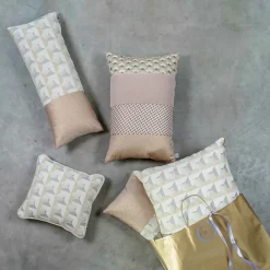 l'Opificio Cuscino Carrè bianco in tessuto jacquard geometrico><noscript><img width=