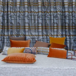 l'Opificio Cuscino Carré in tessuto jacquard marrone con piping in velluto><noscript><img width=