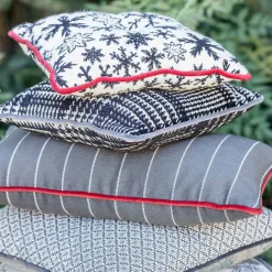 l'Opificio Cuscino Carré in tessuto jacquard bianco e nero Galles' Prince><noscript><img width=