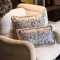 Carola fra i Trulli Cuscino grande con frange celesti e blu><noscript><img width=