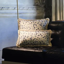 Carola fra i Trulli Cuscino grande con frange celesti e blu><noscript><img width=