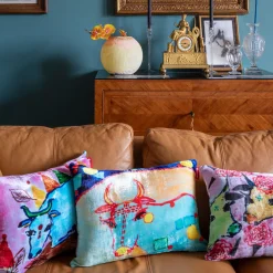 Coralla Maiuri Cuscino imbottito in velluto di seta blu e viola><noscript><img width=