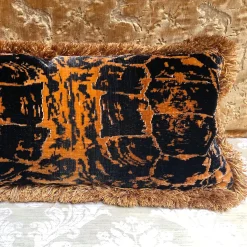 Tessitura Bevilacqua Cuscino in velluto tartaruga fatto a mano con rifiniture in marabù> Cuscini