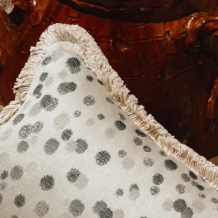 Carola fra i Trulli Cuscino piccolo con frange bianche e nere><noscript><img width=