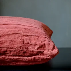 The House of Lyria Cuscino Quadrato Potentilla in Velluto Rosso><noscript><img width=