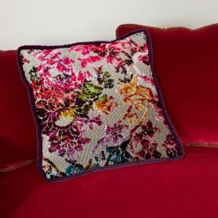 Biosofa Cuscino reversibile in fantasia floreale e velluto bordeaux><noscript><img width=