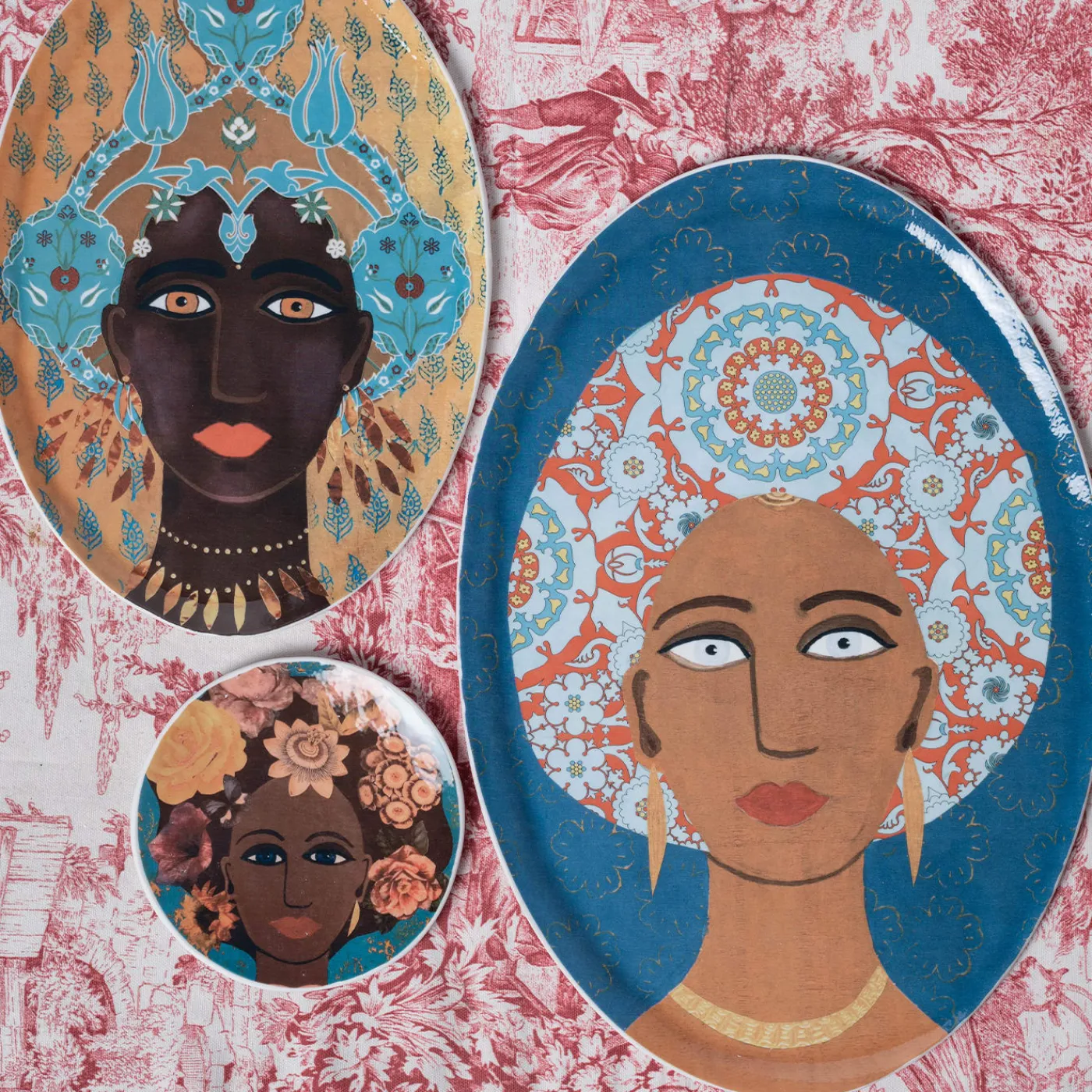 Vetrofuso DONNE FIORITE Vassoio ovale Aisha> Piatti Decorativi