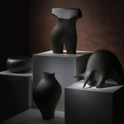 Lineasette Figura femminile Irua Scultura><noscript><img width=