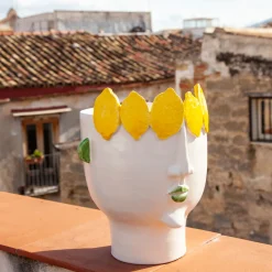 Patrizia Italiano Filomena Venditrice ambulante di limoni Vaso> Vasi Figurativi