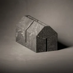 Salvatori Il Villaggio - Casa di Pietra Avola Scultura in pietra di John Pawson> Sculture Decorative