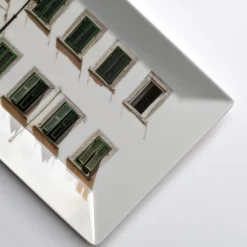 Grand Tour by Vito Nesta La Finestra Sul Cortile Piccola Videopoche rettangolare in porcellana #3><noscript><img width=