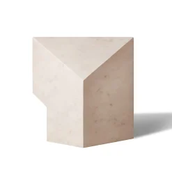 Salvatori La scultura in travertino Petra di Patricia Urquiol di Village-Kore><noscript><img width=