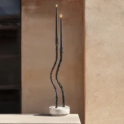 Aina Kari L'Abbraccio degli Artigiani><noscript><img width=