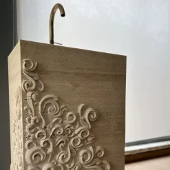 Kreoo Lavabo Dame Freestanding in Travertino Paglierino> Lavabi E Vasche Da Bagno