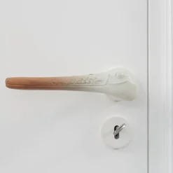 NIVA Design Maniglia Libeccio Canaletto in noce di Nicole Valenti><noscript><img width=