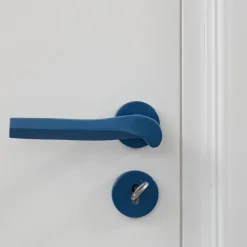 NIVA Design Maniglia Prisma Matte Blue di Nicole Valenti> Maniglie