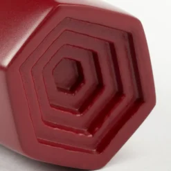 NIVA Design Maniglia Prisma Matte Burgundy di Nicole Valenti><noscript><img width=