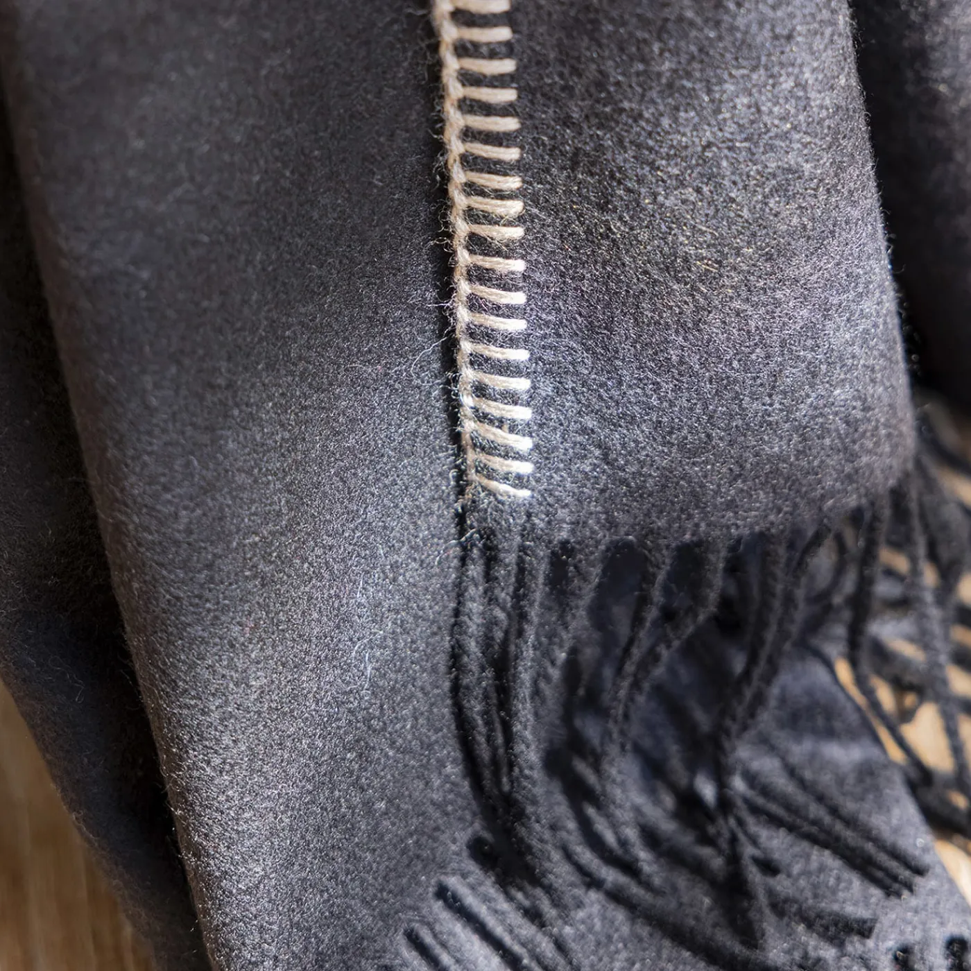 Alonpi Melrose Coperta piccola con frange nere> Coperte