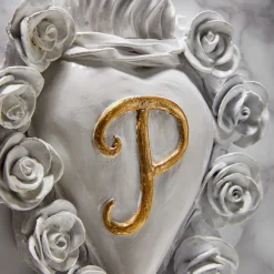 Cuore di Argilla MISS CON INIZIALE DI CUORE IN CERAMICA BIANCA> Sculture Da Parete