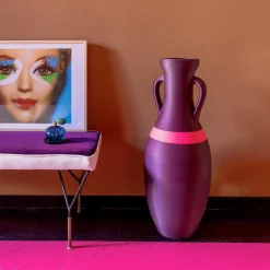 Pop Pot Nuova anfora gigante Giulio Cesare viola e fucsia per esterni><noscript><img width=