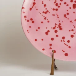 Carola fra i Trulli Piatto decorativo in ceramica fucsia e rossa> Piatti Decorativi