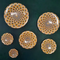 La Bottega del Vasaio Piuma di pavone gialla ⌀ Piatto decorativo da 30 cm> Piatti Decorativi