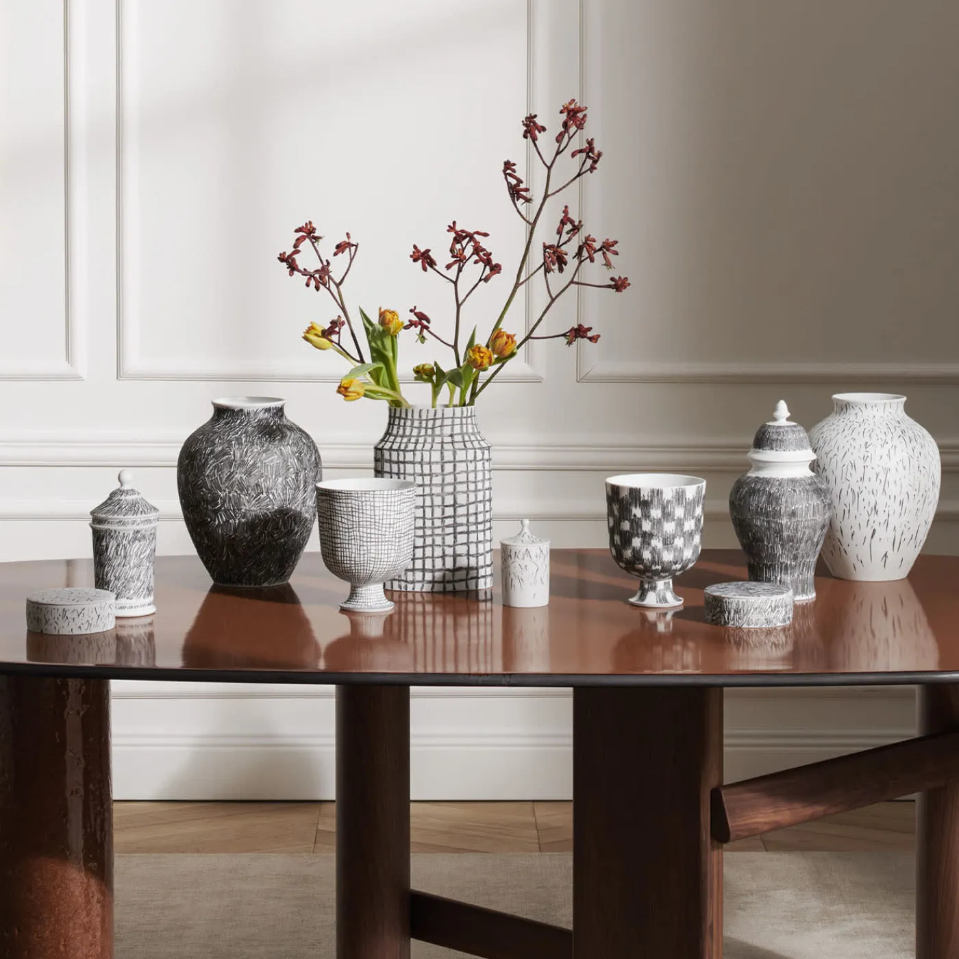 Cassina Portacandele Post Scriptum Black&White con coperchio di Formafantasma> Candelieri E Portacandele