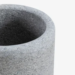 Veltha Outdoor Stone Design Portavasi in pietra Peperino grigio lapis><noscript><img width=