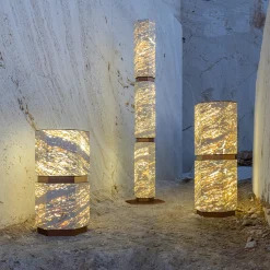 Dolcefarniente Outdoor by DFN Portavaso retroilluminato Eternal grande segmentato in marmo travertino di Bebo & Angel> Cachepot E Portavasi