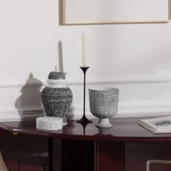 Cassina Post Scriptum Potiche in bianco e nero di Formafantasma><noscript><img width=