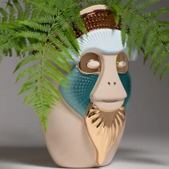 Bosa Primates Brazza Vaso in ceramica beige lucido con dettagli in metallo Di Elena Salmistraro> Vasi Figurativi